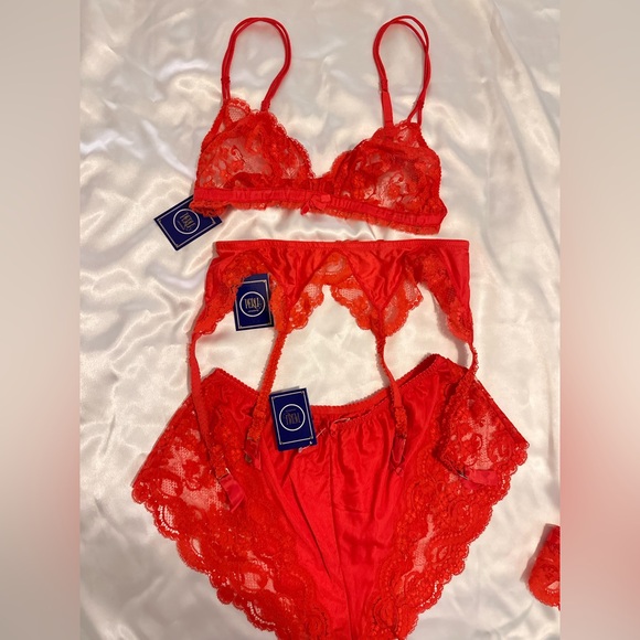 La Perla Vintage Fiery Red Lace Bra Set four pieces . - Picture 6 of 14